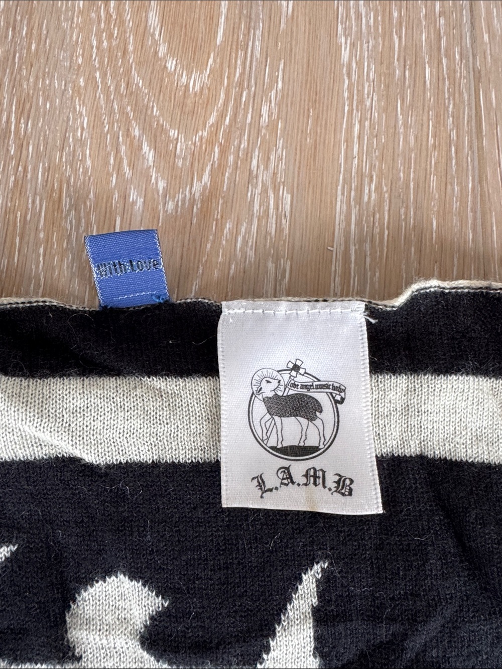 *RARE* L.A.M.B. Gwen Stefani “Where did my lamb go?” cashmere blend scarf. - Picture 3 of 4